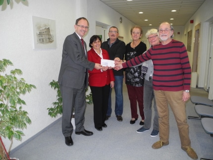 Bad Schwalbach - Seniorenbüro übergibt Spende an NAOS - Hessen-Tageblatt